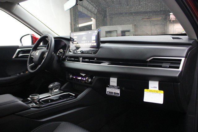 New 2026 Mitsubishi Outlander ES FWD image 16