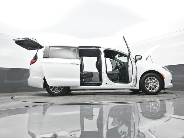 New 2025 Chrysler Voyager LX FWD image 68