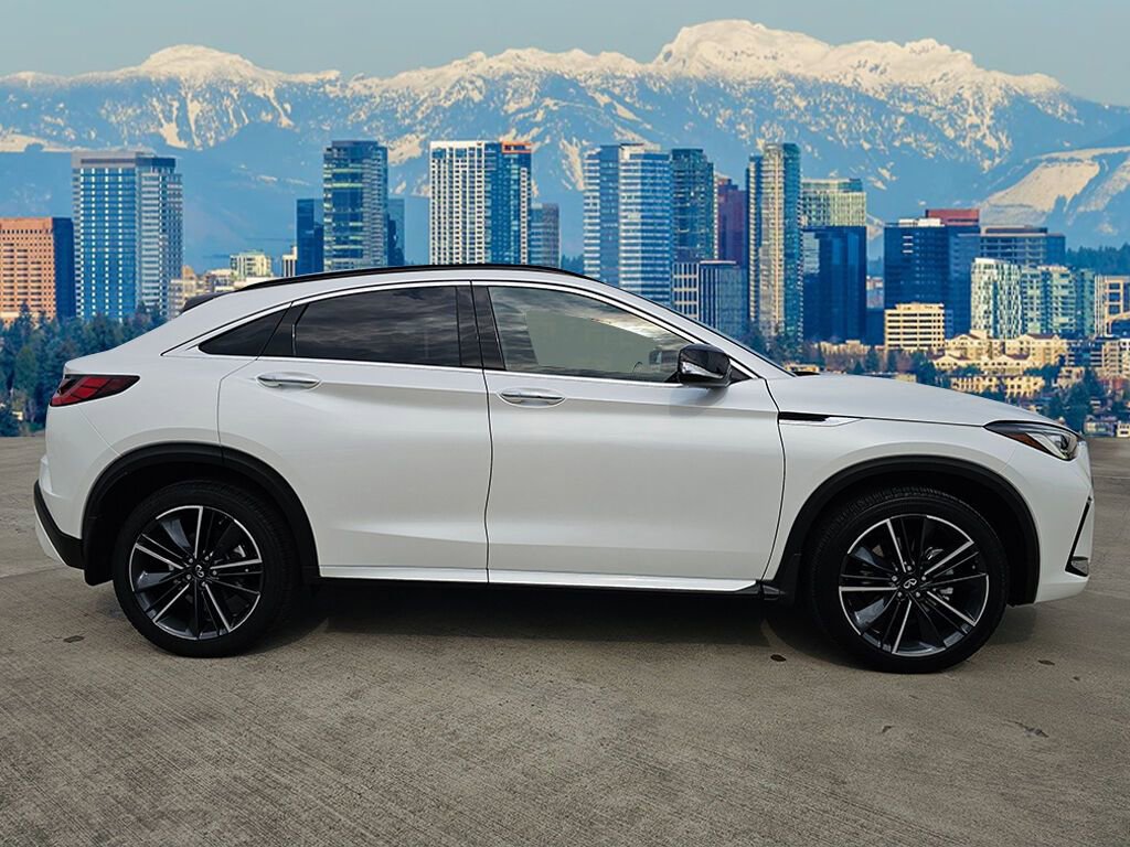 Certified 2025 INFINITI QX55 Luxe w/ Cargo Package image 9