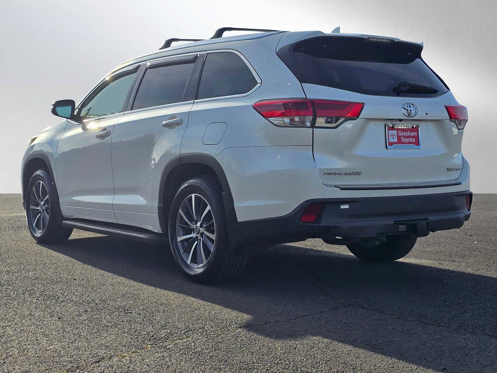 Used 2018 Toyota Highlander XLE image 6