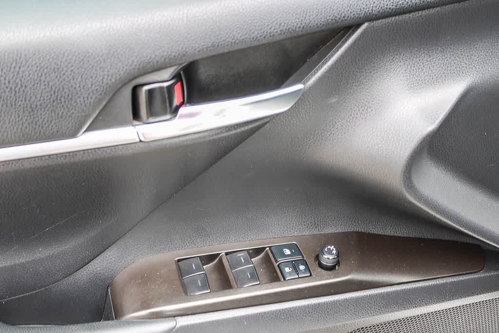 Used 2022 Toyota Camry LE FWD image 14
