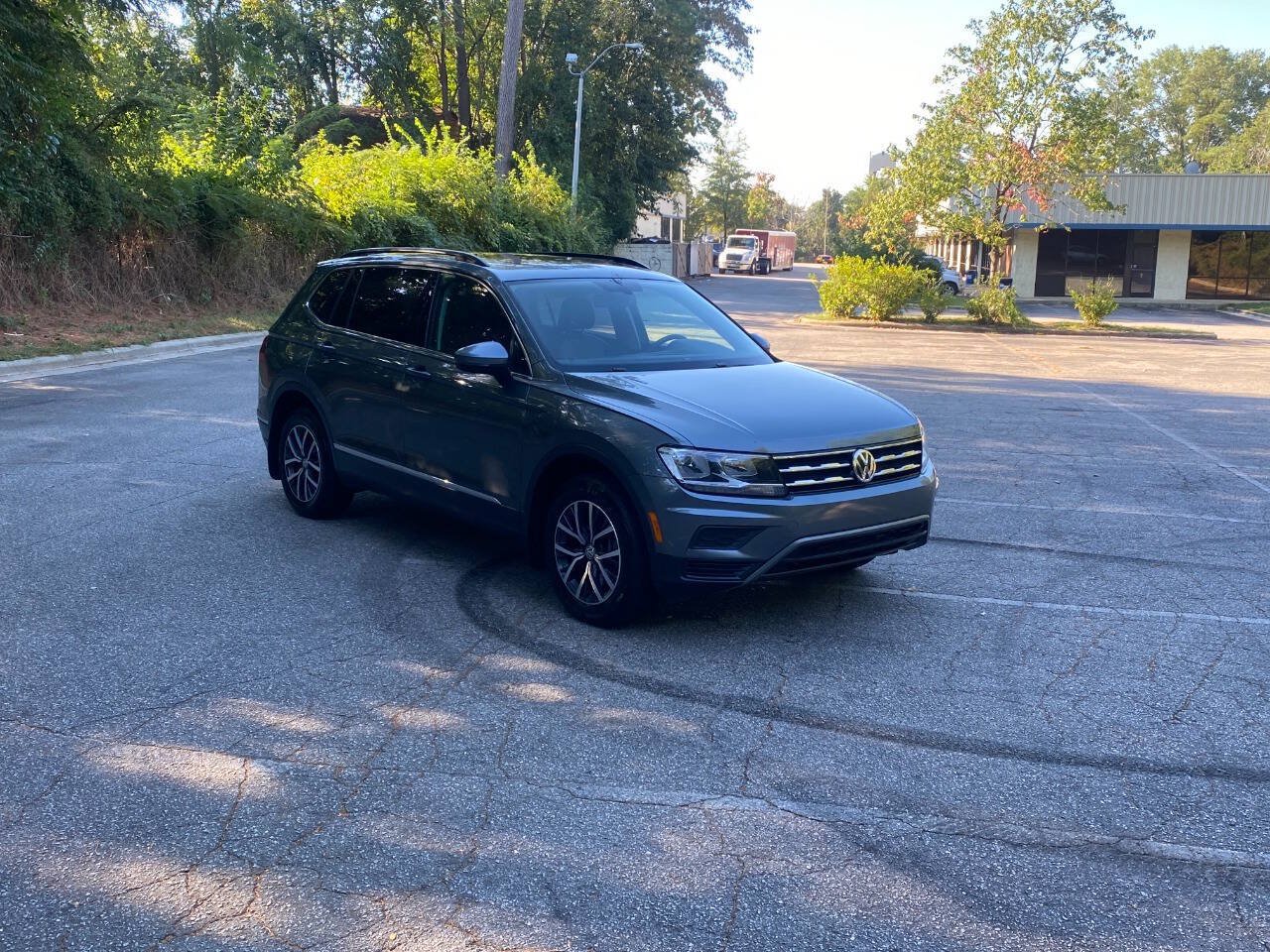 Used 2020 Volkswagen Tiguan SE FWD image 3