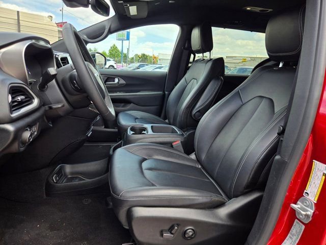 Used 2025 Chrysler Pacifica Select FWD image 23