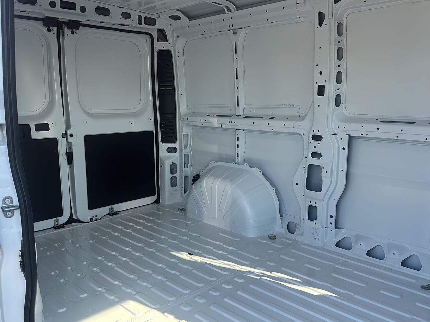 New 2025 RAM ProMaster 2500 w/ Convenience Group FWD image 4