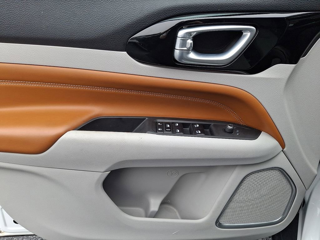 Used 2022 Jeep Compass Limited image 15