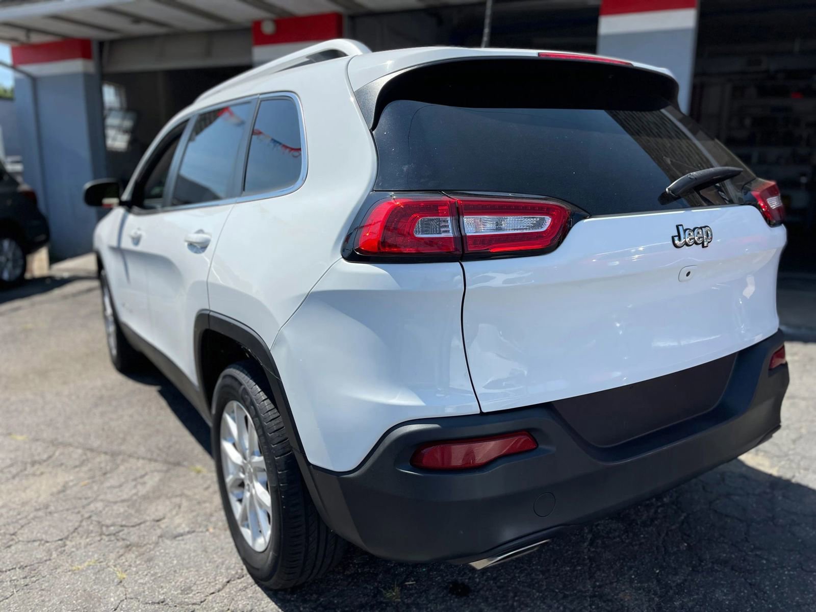 Used 2017 Jeep Cherokee Latitude w/ True North Edition image 4