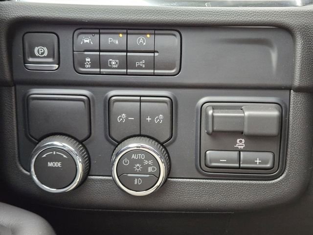 Used 2025 Chevrolet Suburban Premier RWD image 21