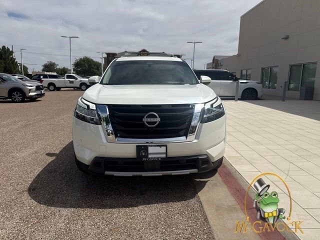 Used 2023 Nissan Pathfinder Platinum FWD image 2