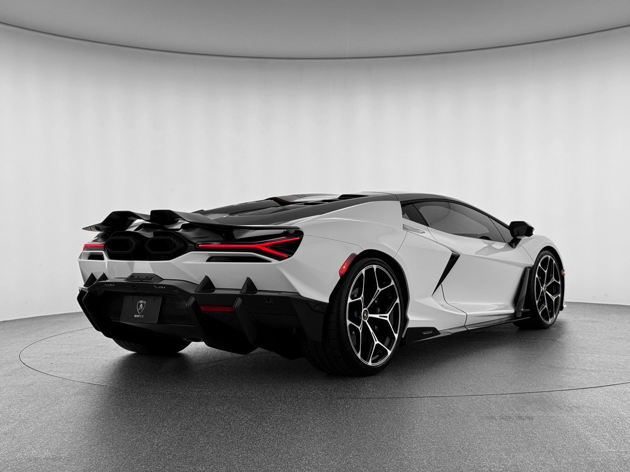 Used 2025 Lamborghini Revuelto image 6