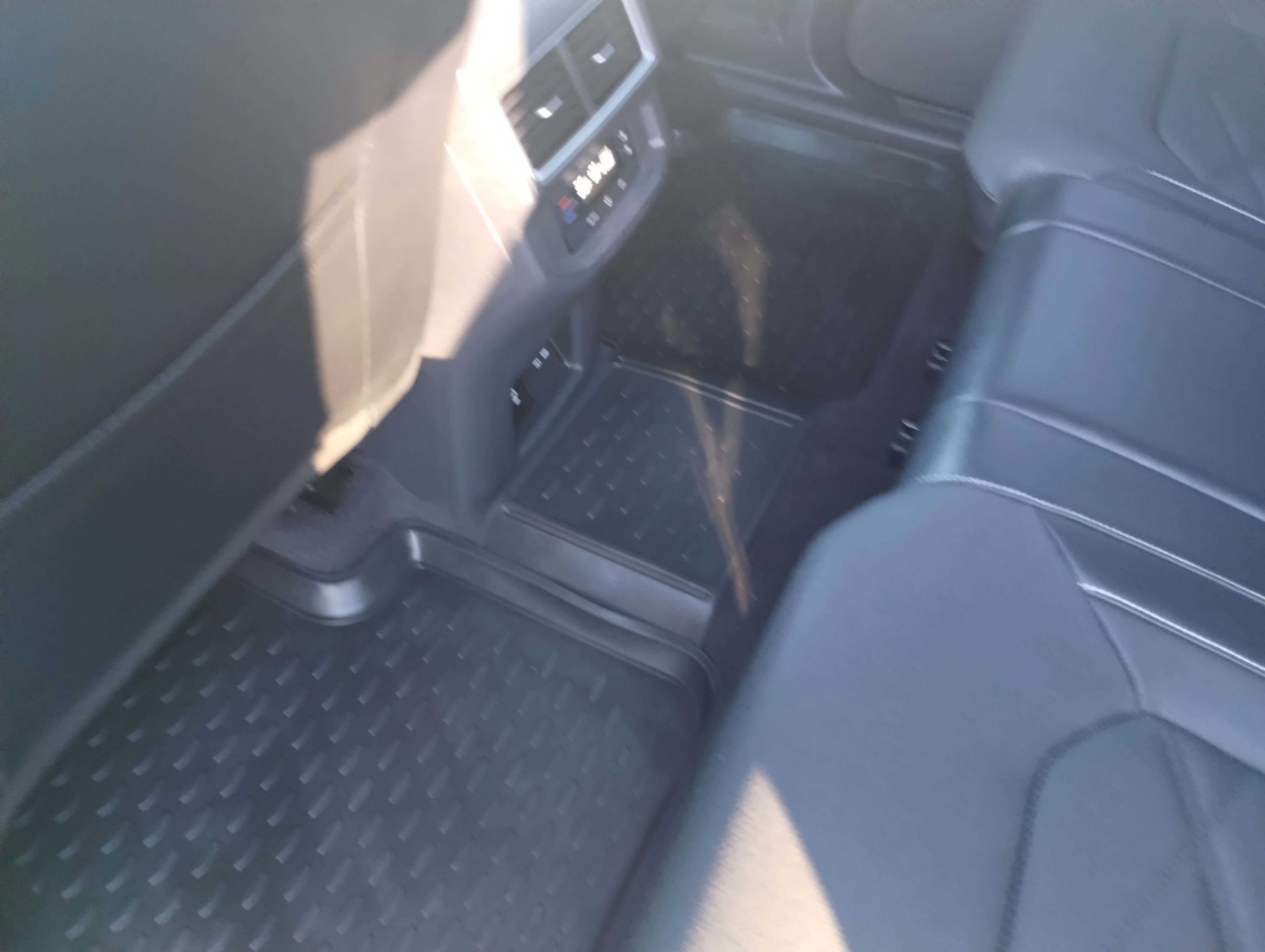 Used 2024 Volkswagen Atlas SE image 18