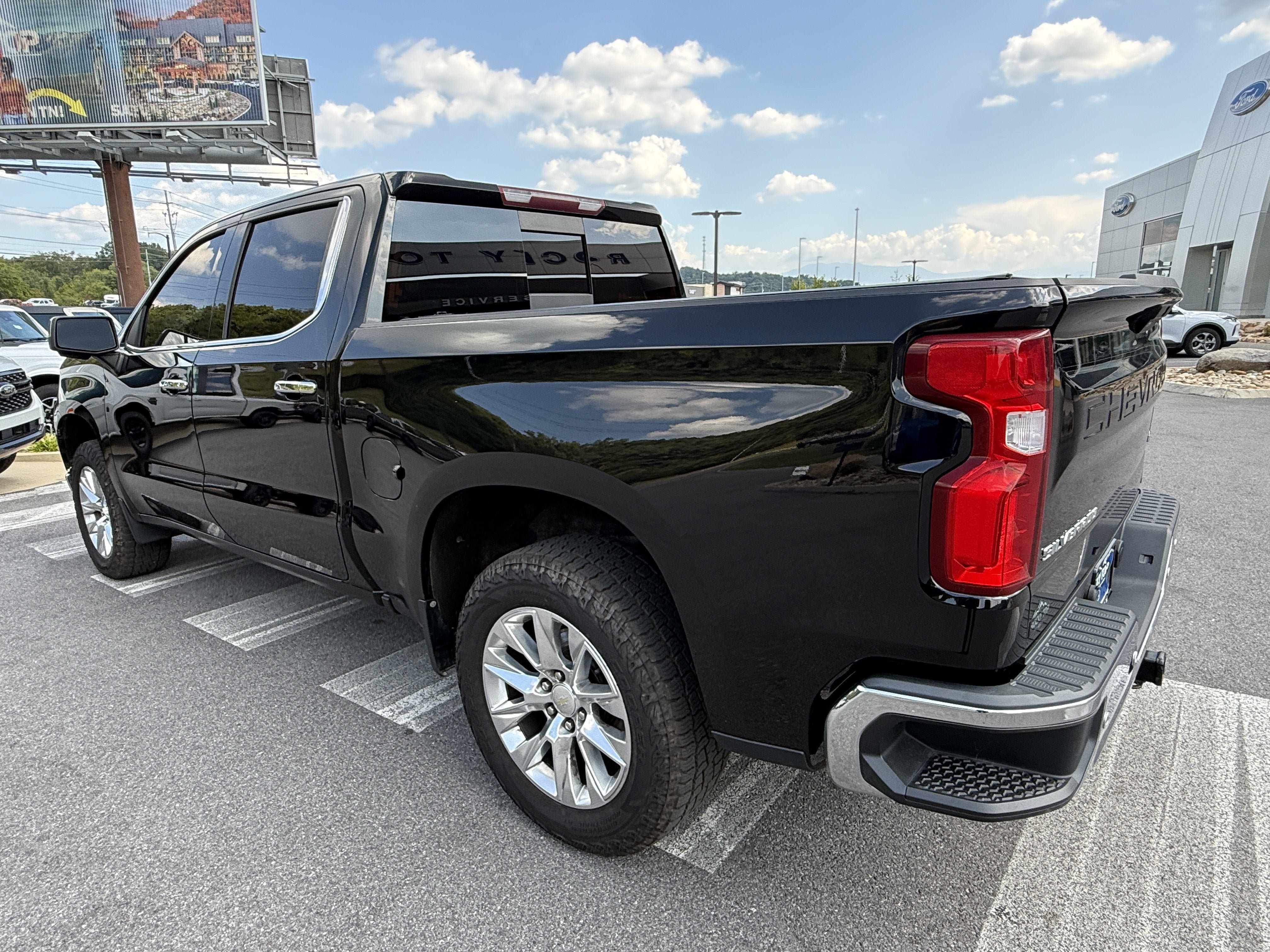 Used 2021 Chevrolet Silverado 1500 LTZ AWD/4WD image 9