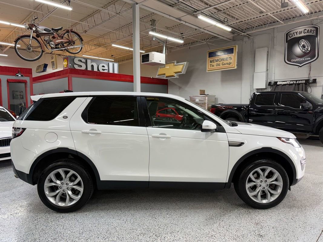 Used 2018 Land Rover Discovery Sport SE image 6