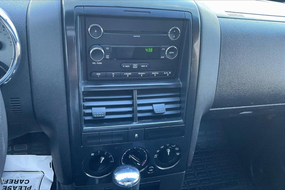 Used 2009 Ford Explorer Sport Trac XLT image 16