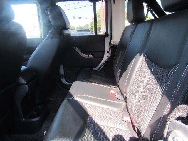 Used 2016 Jeep Wrangler Unlimited Sahara image 23