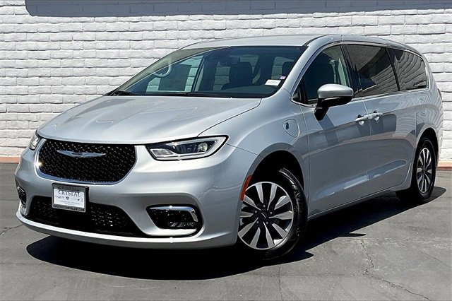 New 2023 Chrysler Pacifica Touring-L