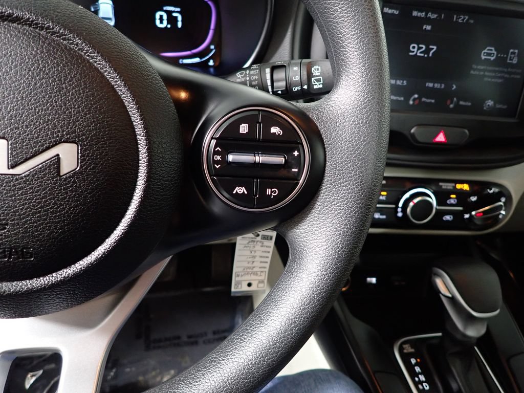 Used 2025 Kia Soul LX w/ LX Technology Package FWD image 30