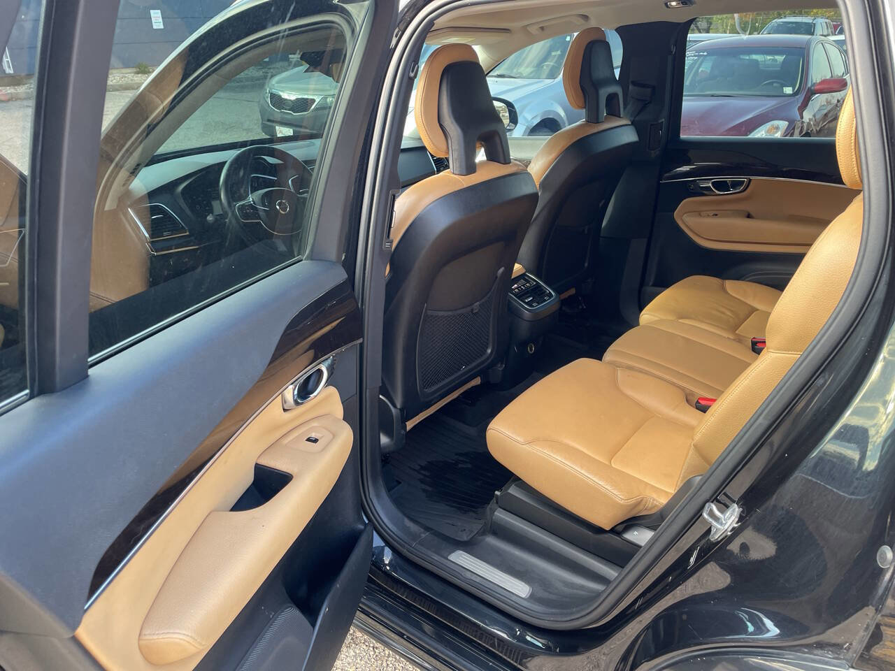 Used 2016 Volvo XC90 T6 Momentum image 10