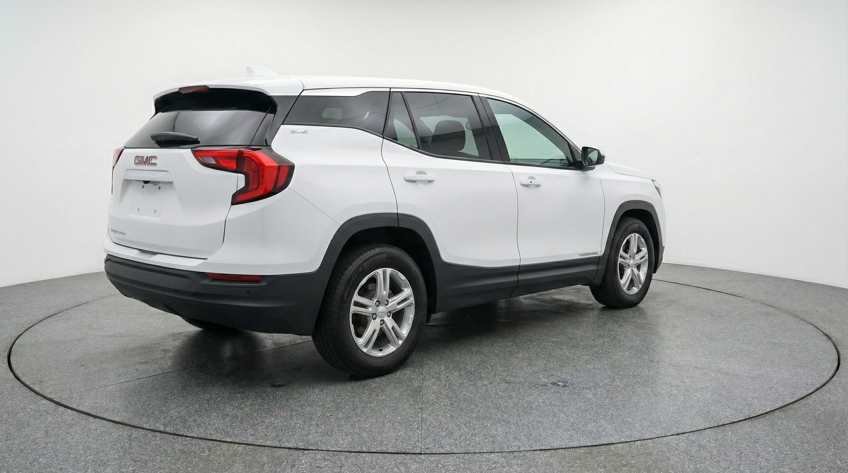 Used 2024 GMC Terrain SLE FWD image 9