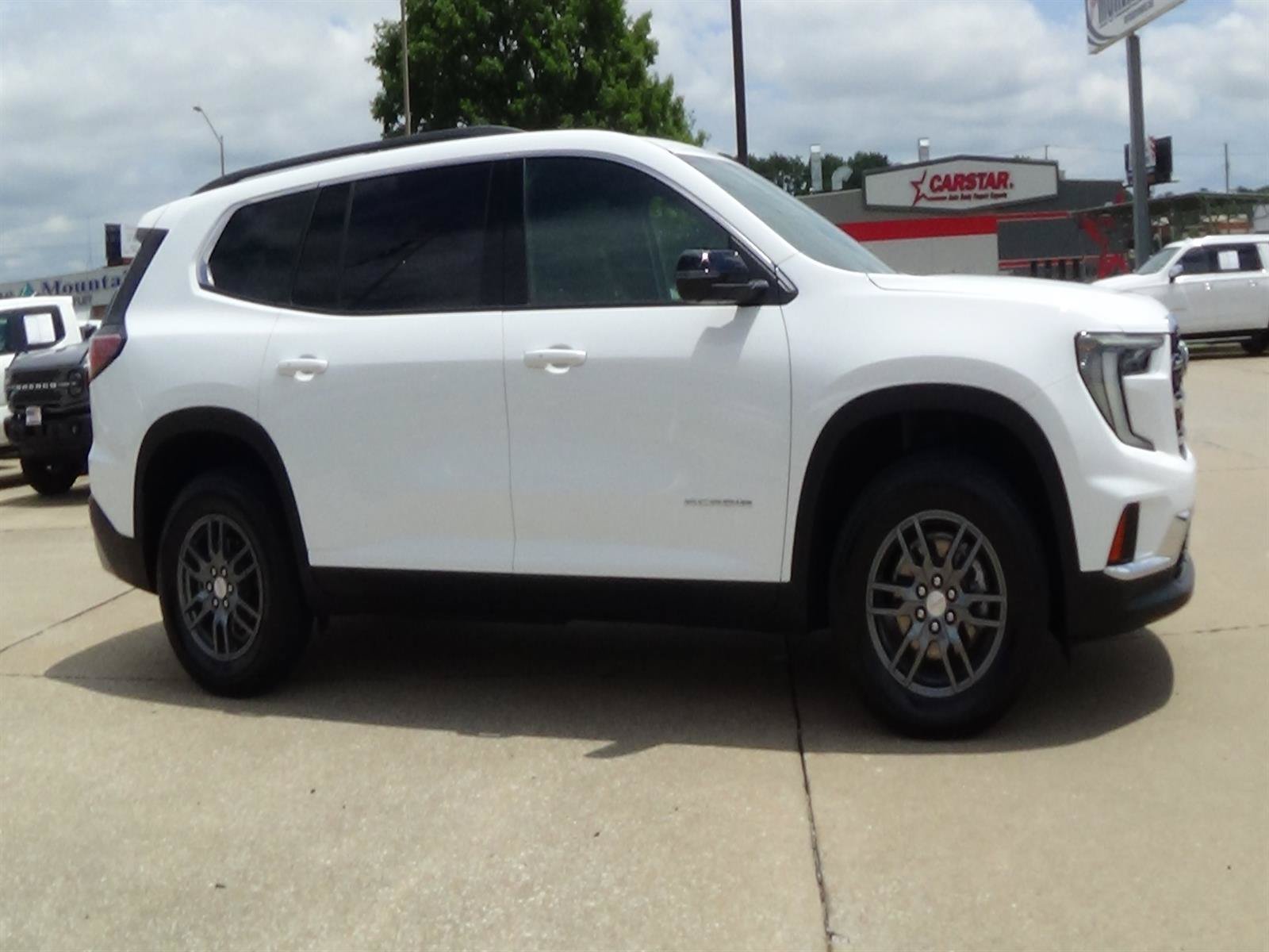 Used 2025 GMC Acadia Elevation FWD image 5