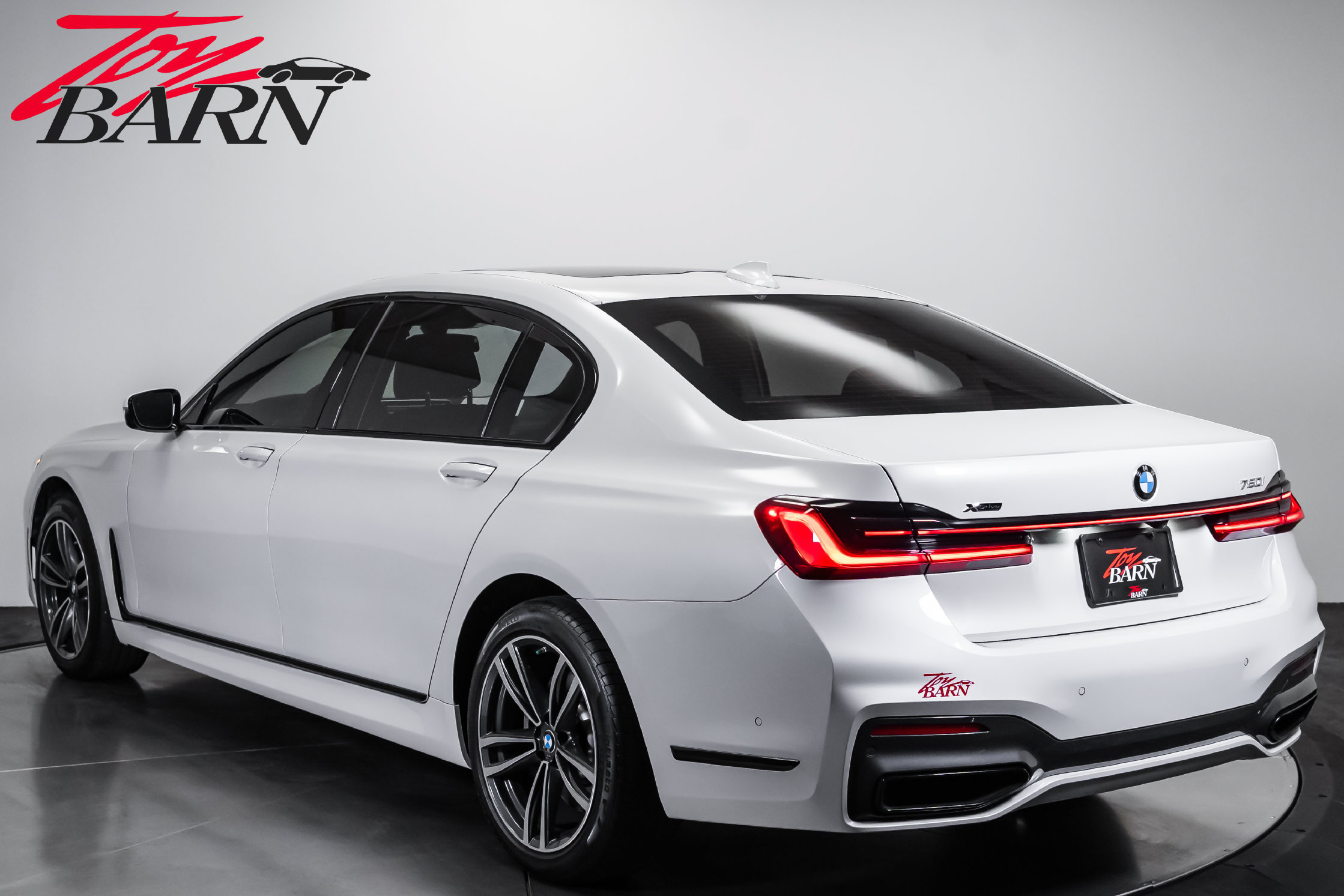 Used 2021 BMW 750i xDrive w/ Executive Package AWD/4WD image 3