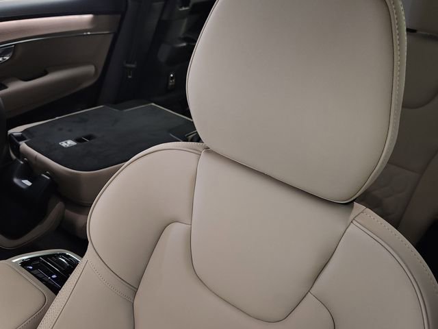 New 2026 Volvo XC90 T8 Core w/ Protection Package AWD/4WD image 23