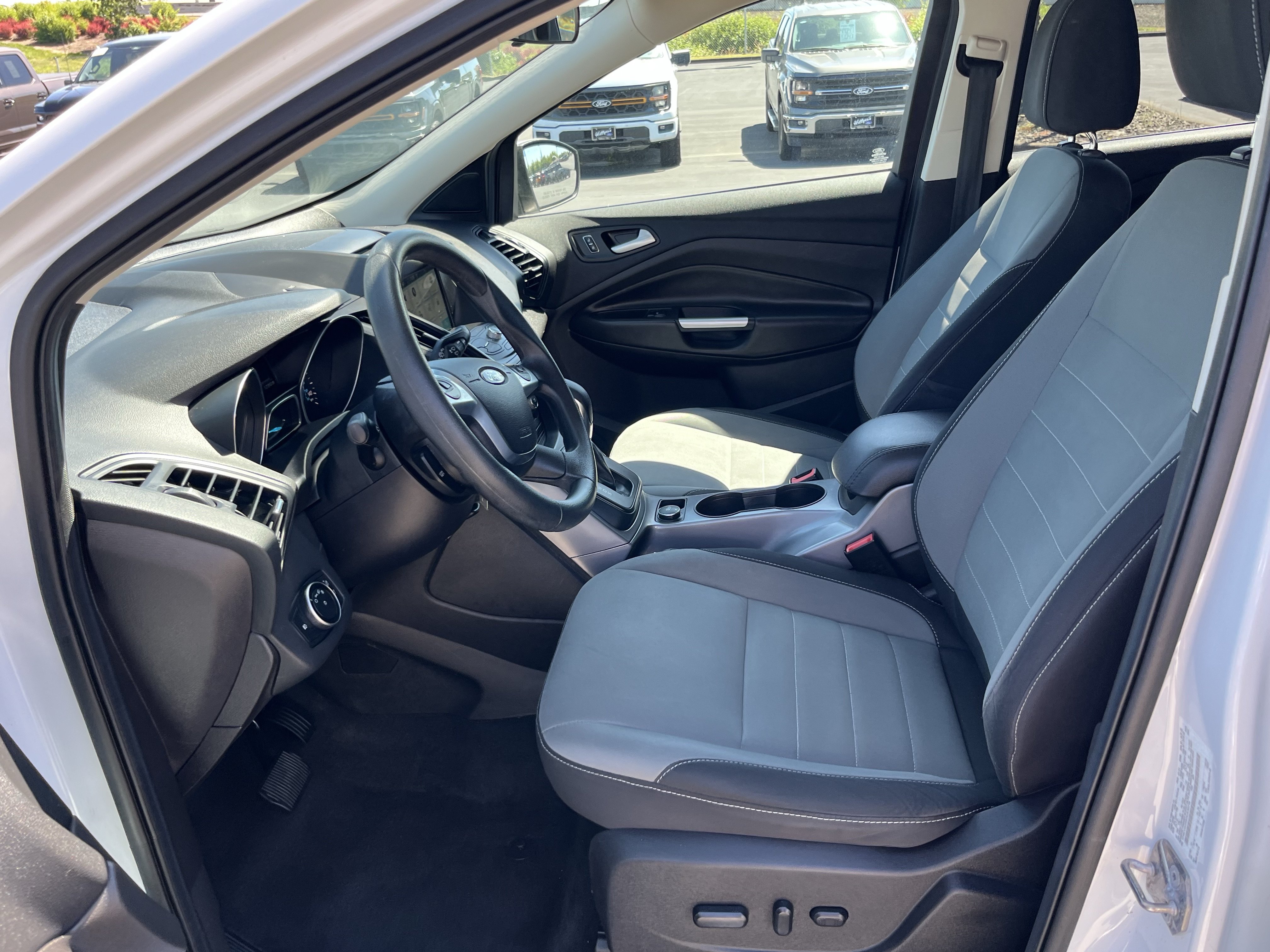 Used 2016 Ford Escape SE w/ Equipment Group 201A FWD image 7