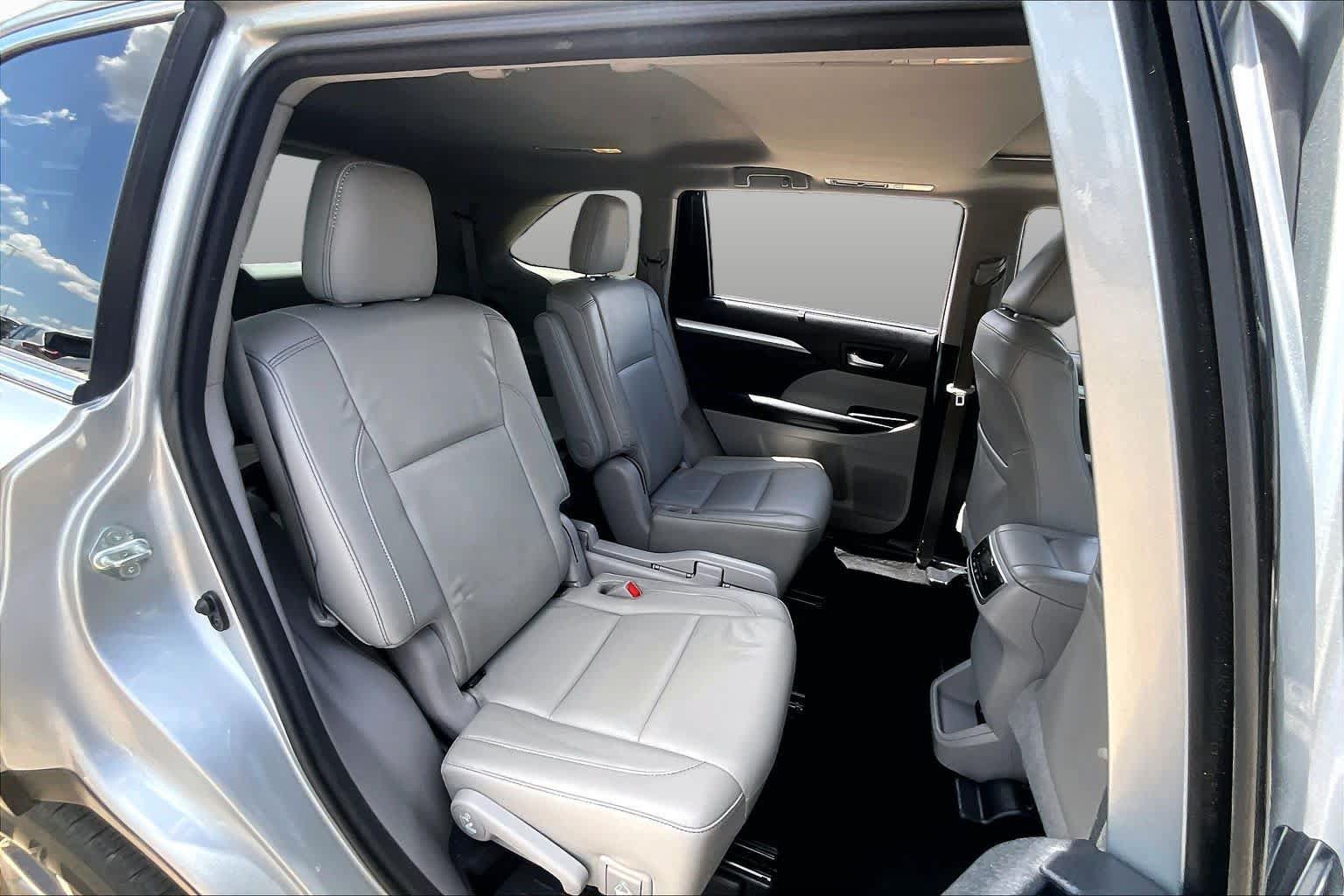 Used 2018 Toyota Highlander XLE FWD image 21