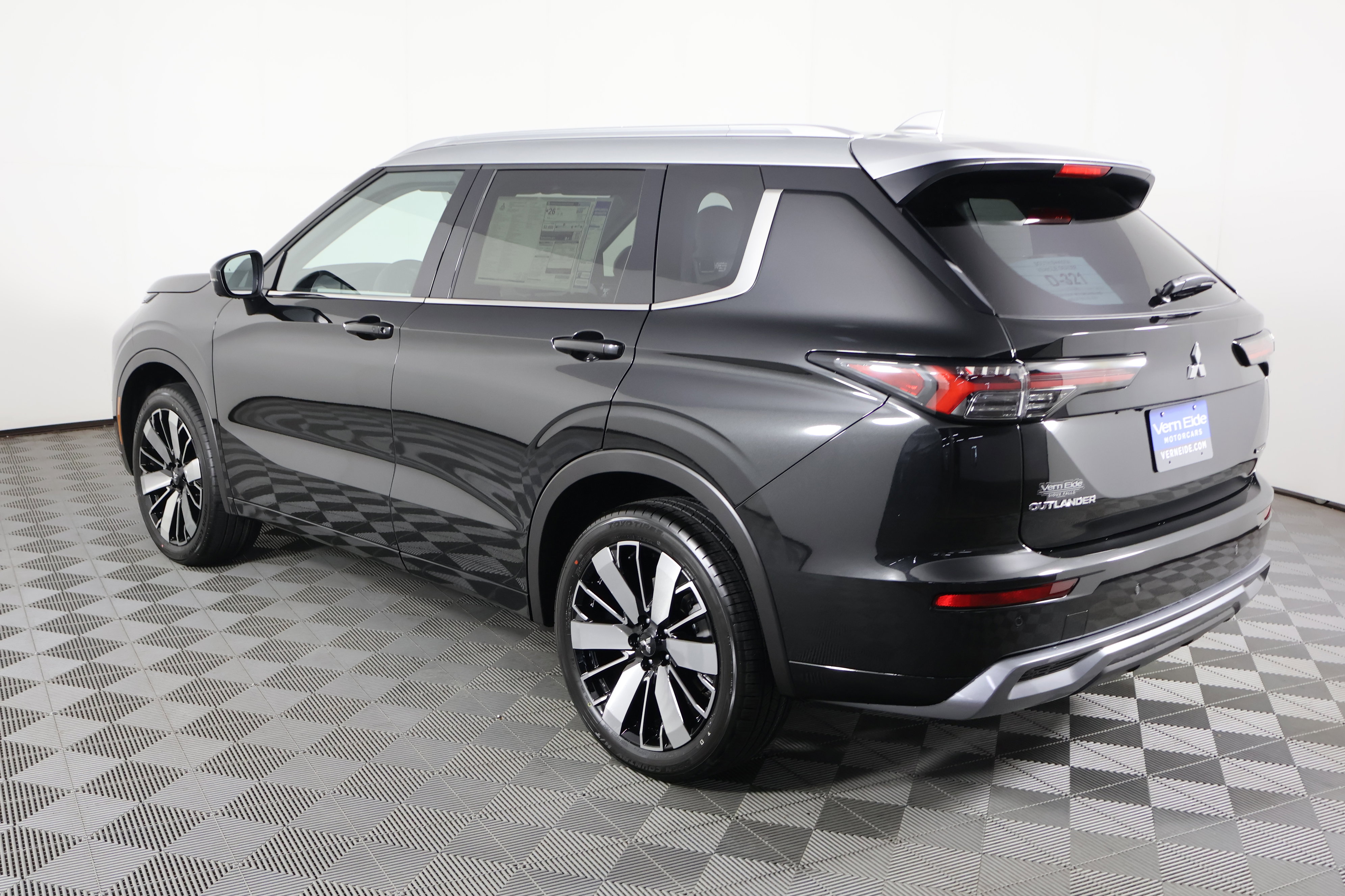 Used 2025 Mitsubishi Outlander SEL image 8