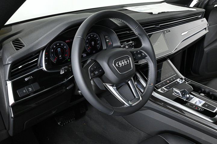 Used 2025 Audi Q8 Premium AWD/4WD image 4