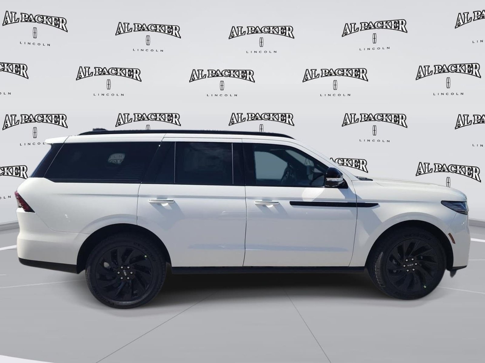New 2027 Lincoln Navigator Reserve w/ Jet Appearance Package AWD/4WD image 6