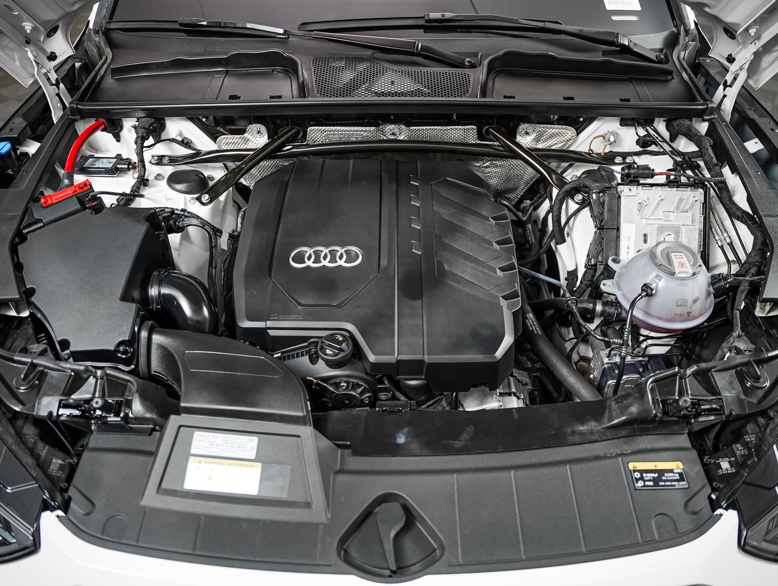 Used 2023 Audi Q5 2.0T Premium w/ Convenience Package image 3