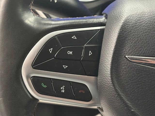 Used 2020 Chrysler Pacifica Touring-L FWD image 23