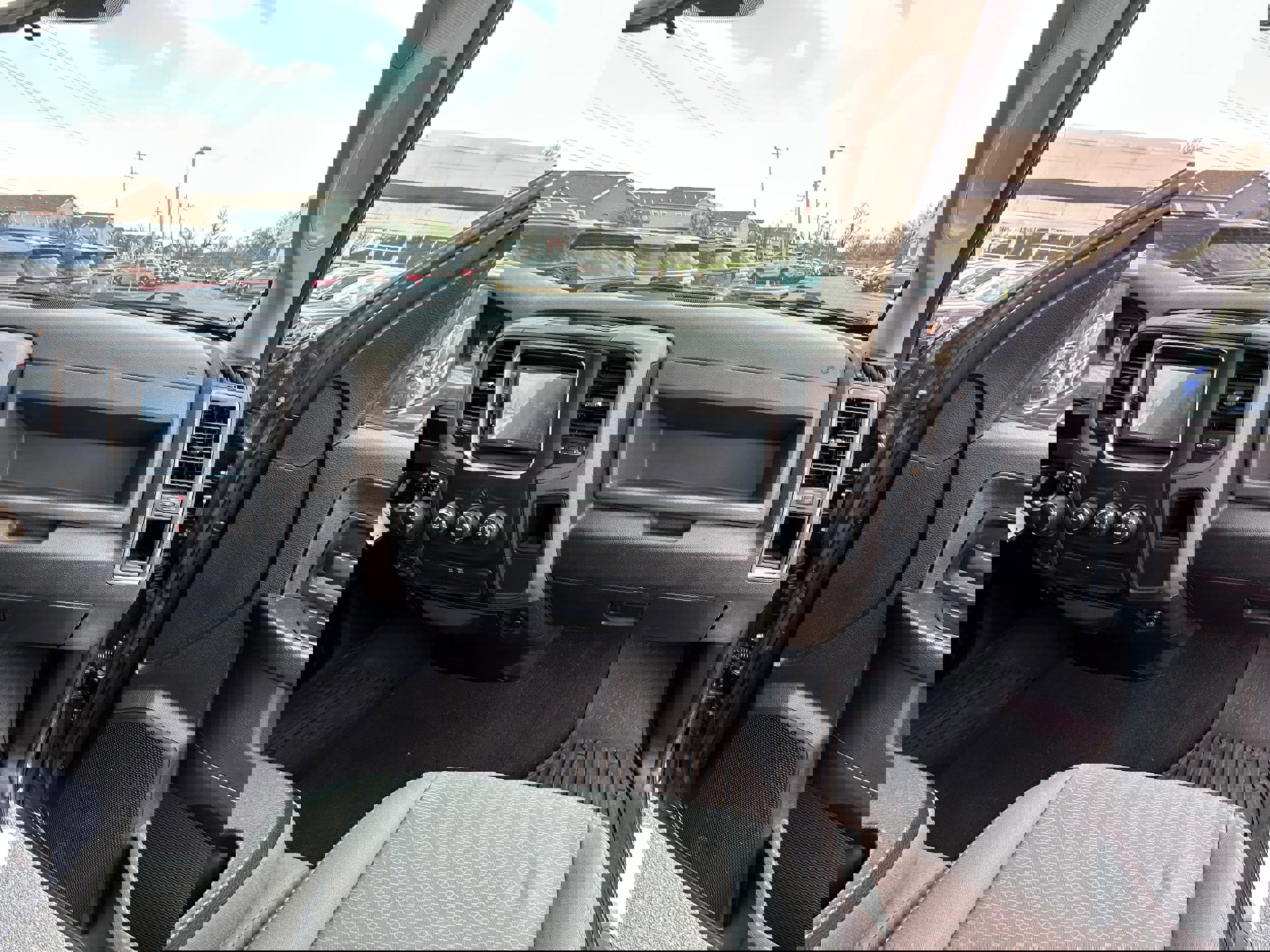 Used 2017 RAM 1500 Express image 17