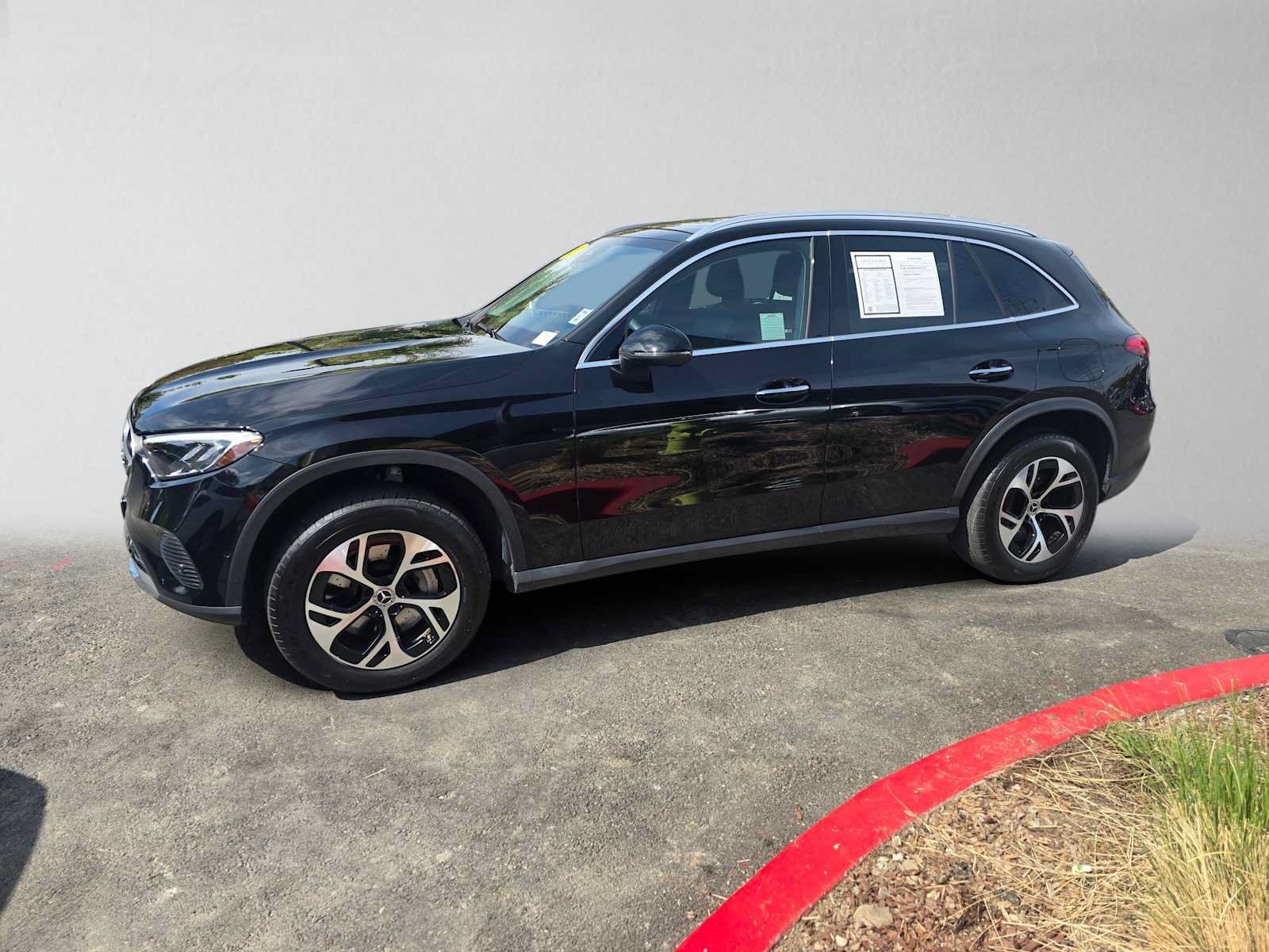 Used 2025 Mercedes-Benz GLC 350e 4MATIC image 6