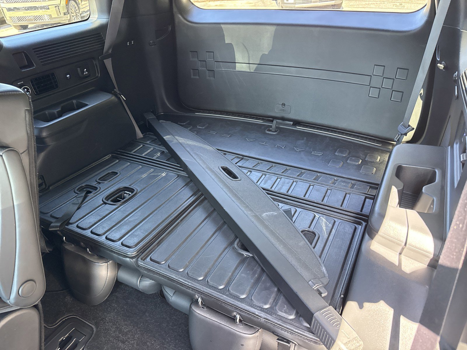 Used 2025 Hyundai Santa Fe Calligraphy image 18