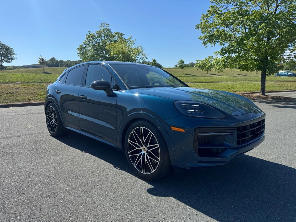 Certified 2025 Porsche Cayenne GTS AWD/4WD image 9