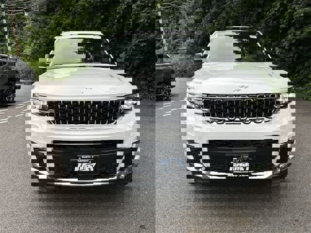 New 2025 Jeep Grand Cherokee L Limited image 3