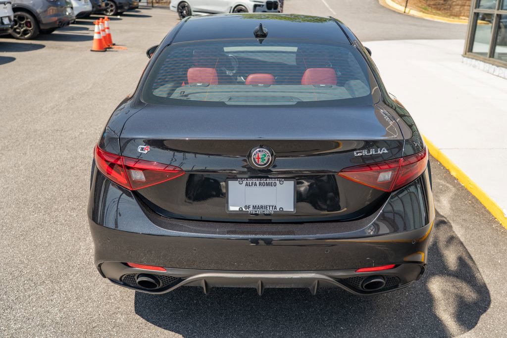 Used 2022 Alfa Romeo Giulia Veloce AWD/4WD image 6