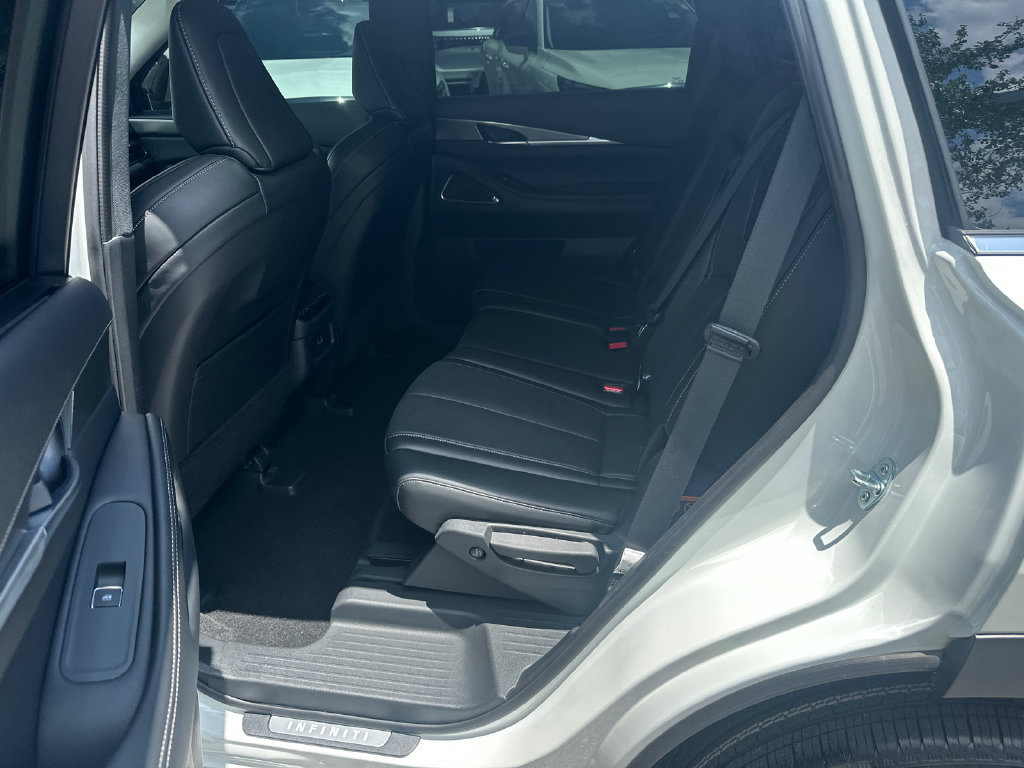 Used 2025 INFINITI QX60 Luxe w/ Vision Package AWD/4WD image 17