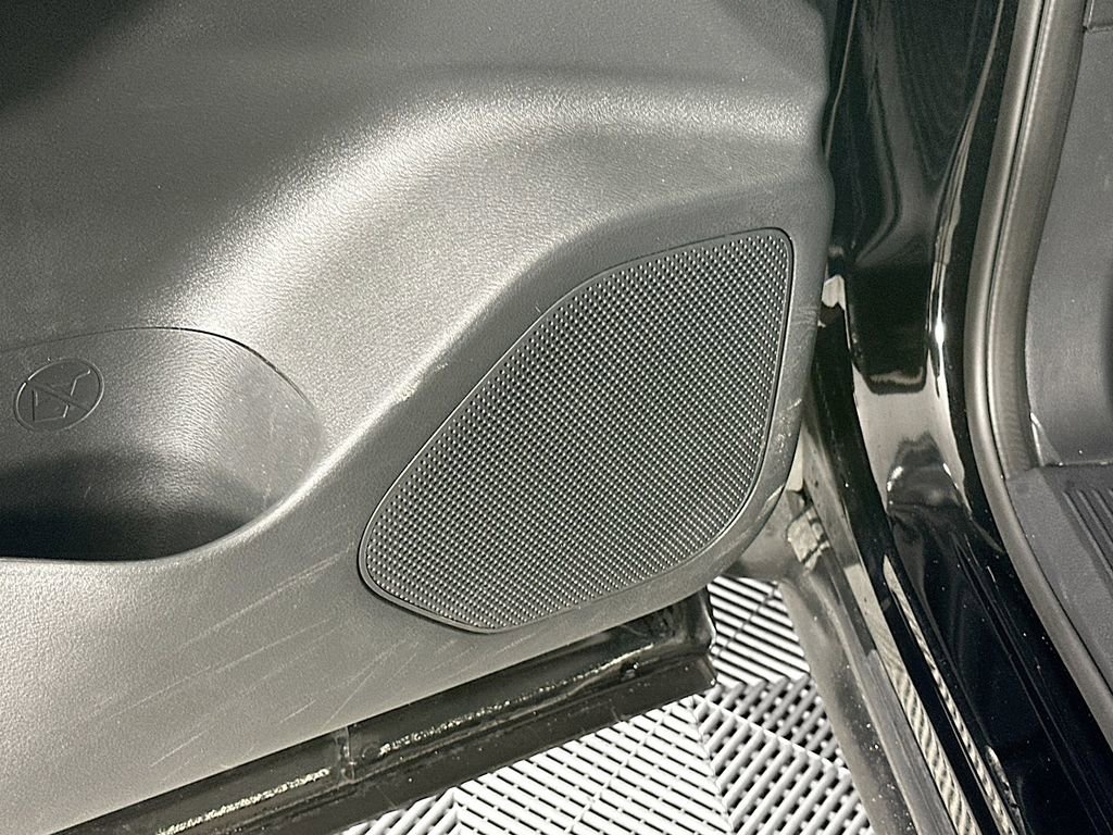 Used 2025 Nissan Rogue SV image 24