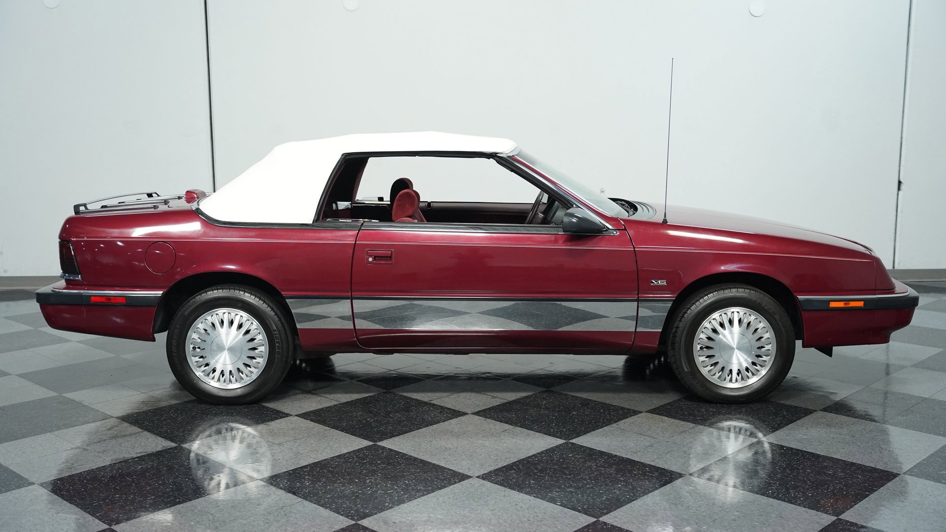 Used 1991 Chrysler LeBaron Convertible FWD image 12