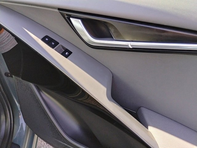 Used 2024 Kia Niro EX image 16