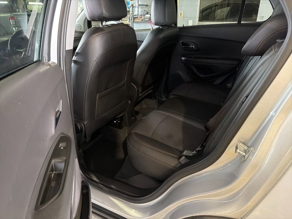 Used 2020 Chevrolet Trax LT w/ Redline Edition image 6