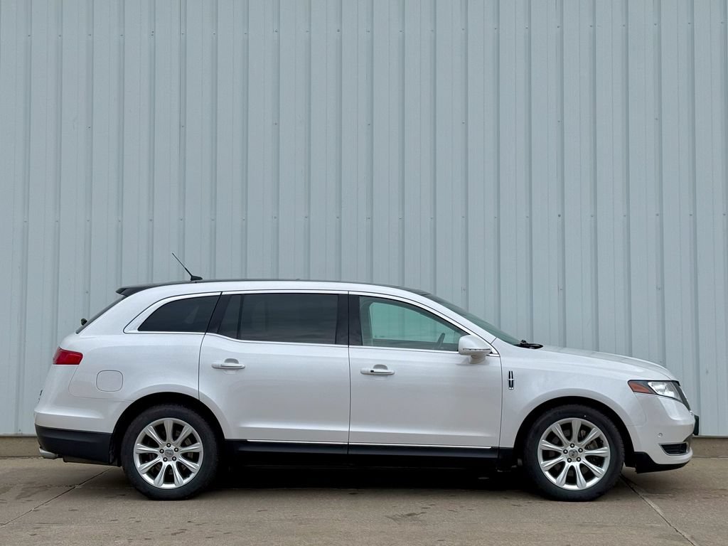 Used 2016 Lincoln MKT AWD w/ Equipment Group 201A image 7