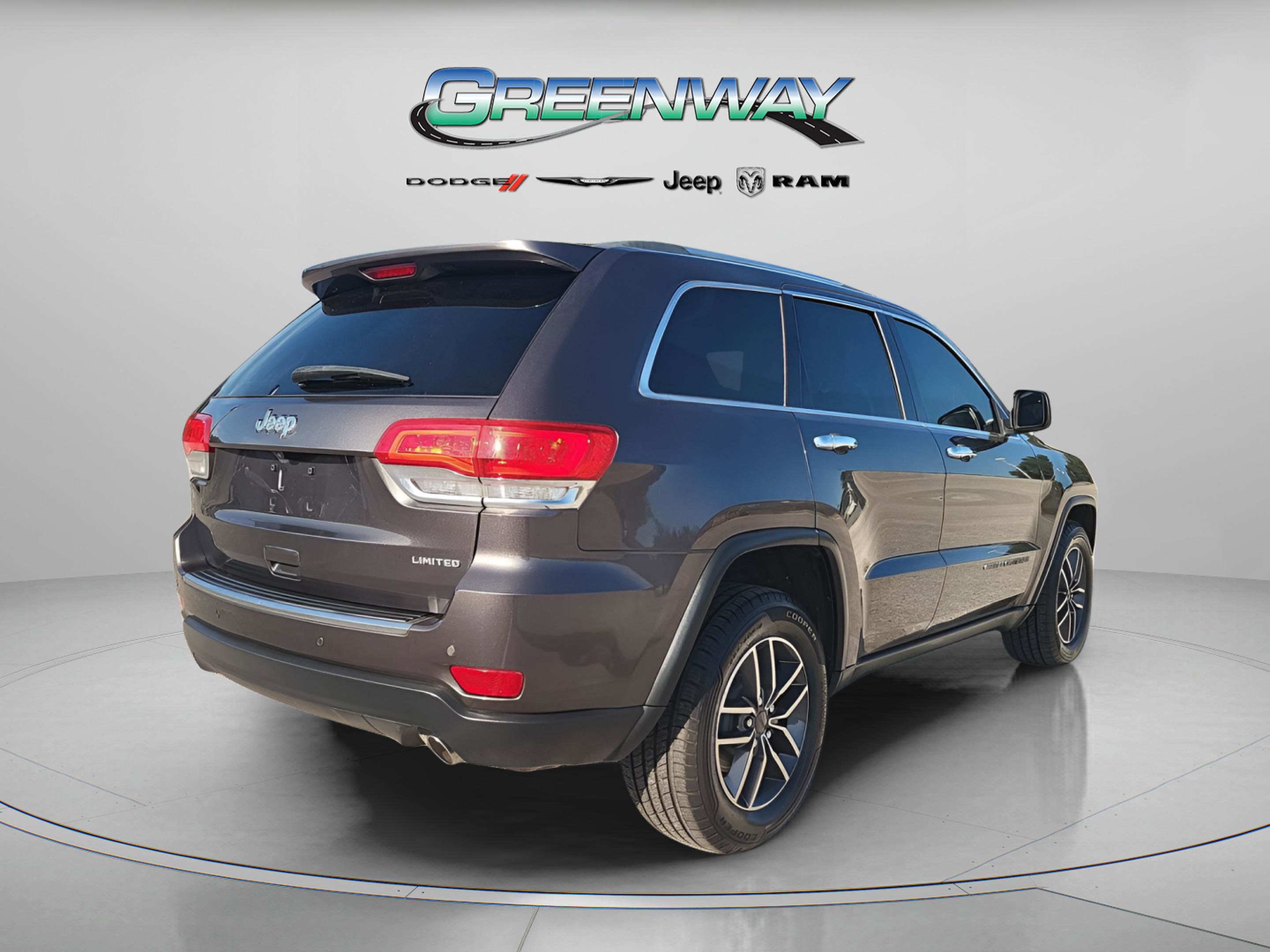 Used 2019 Jeep Grand Cherokee Limited w/ Luxury Group II image 3