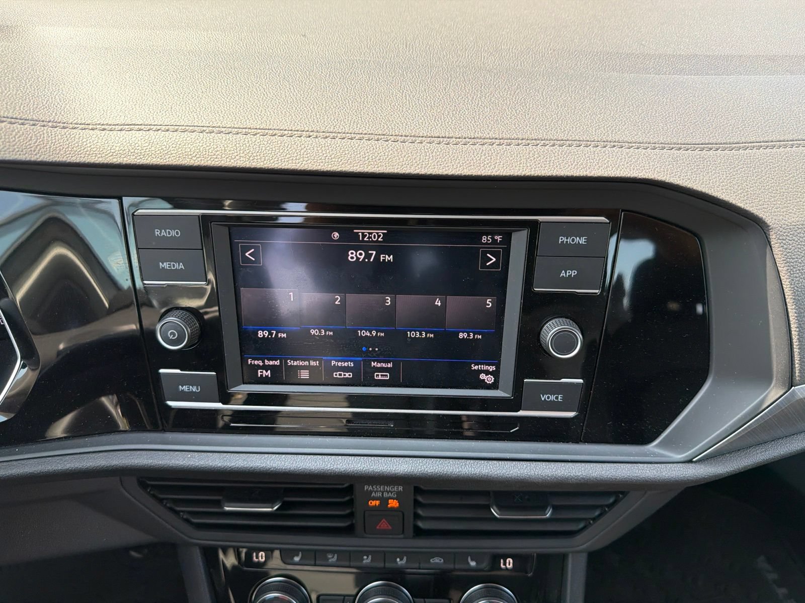 Certified 2023 Volkswagen Jetta SE FWD image 32