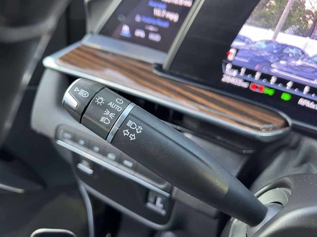 Used 2022 Cadillac Escalade ESV Premium Luxury image 31