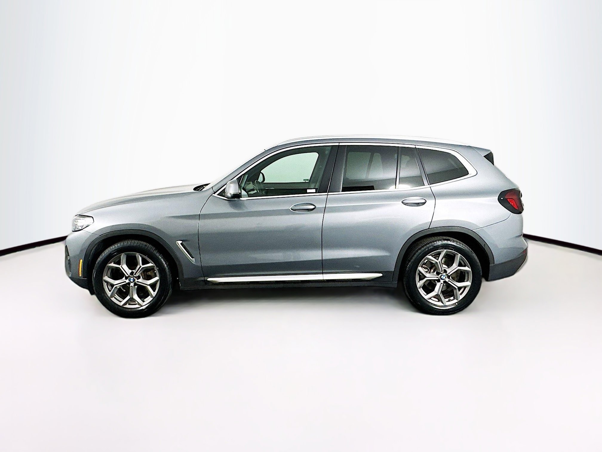 Used 2024 BMW X3 sDrive30i w/ Convenience Package image 4