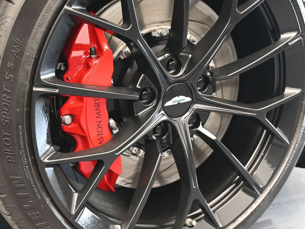 Used 2025 Aston Martin V8 Vantage Coupe image 50