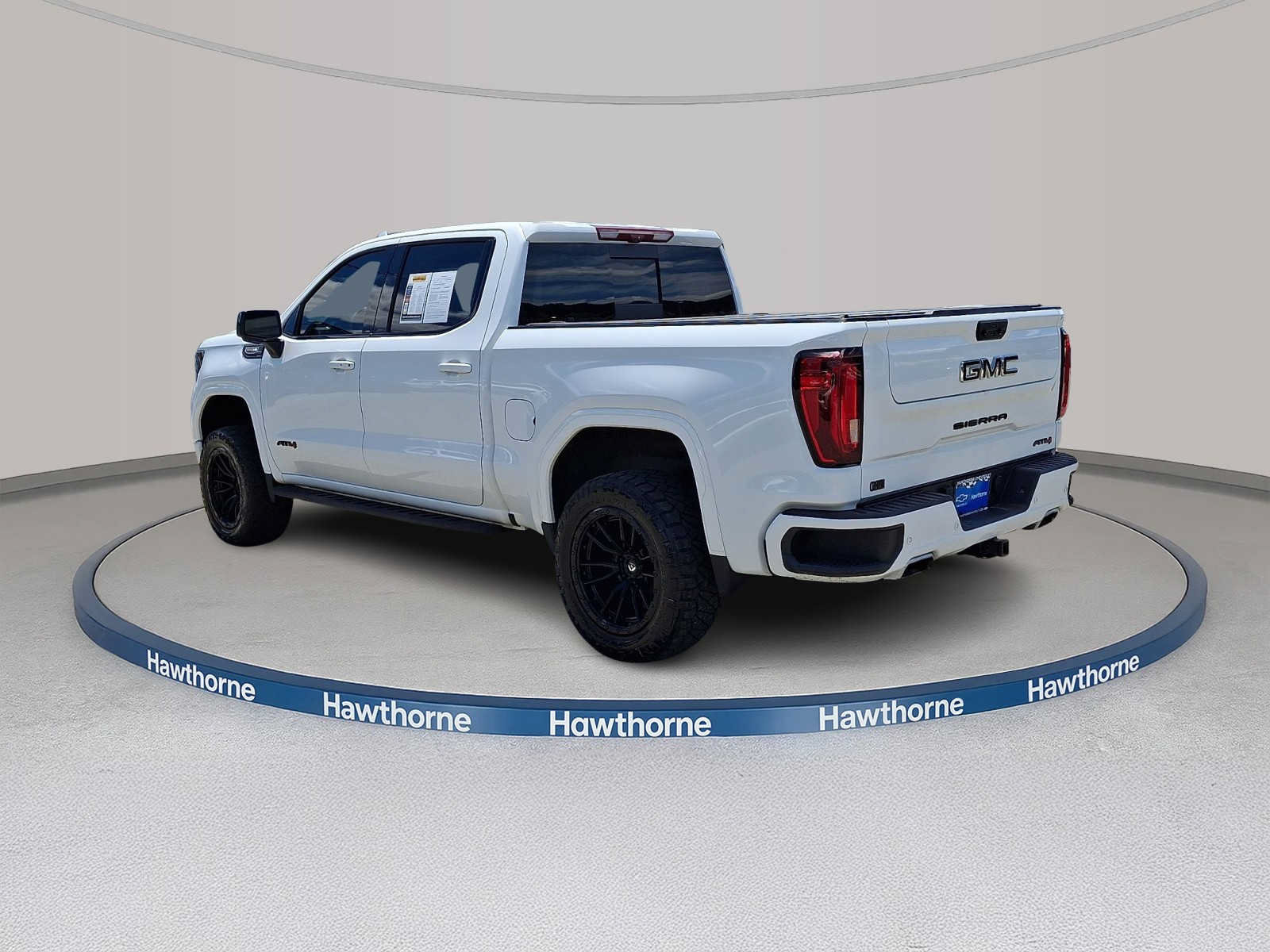 Certified 2024 GMC Sierra 1500 AT4 w/ Technology Package AWD/4WD image 4